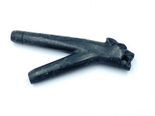 Load image into Gallery viewer, Serpentine Stone self-applicator pipes – Kuripes