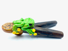 Load image into Gallery viewer, Kuripe Kambo frog (self serving pipe)

